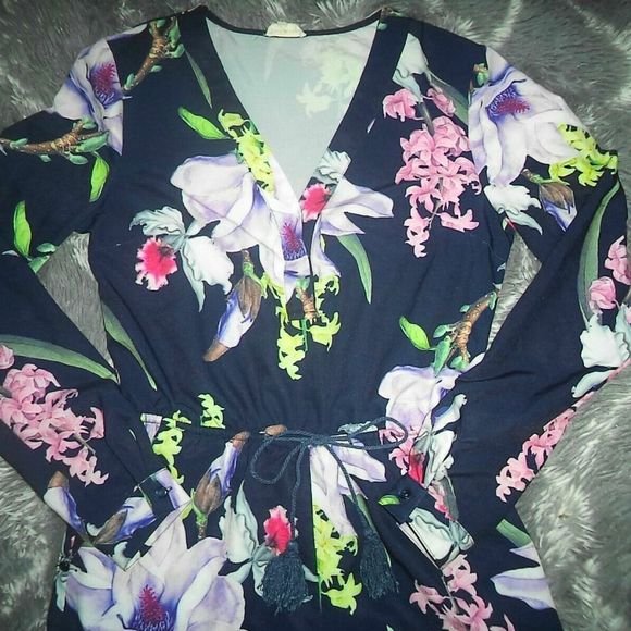 TEA & CUP SHORTS ROMPER V NECK ANTHROPOLOGIE JUMPER~FLORAL BOHO-WOMENS SIZE S - Picture 3 of 4